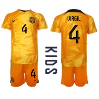 Nederländerna Virgil van Dijk #4 Replika babykläder Hemmaställ Barn VM 2022 Kortärmad (+ korta byxor)